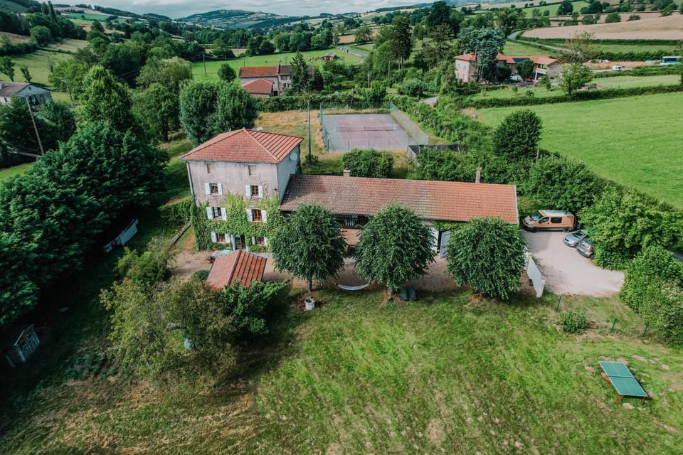 Property building, Natural landscape, Bird's eye view, Garden, Tennis court