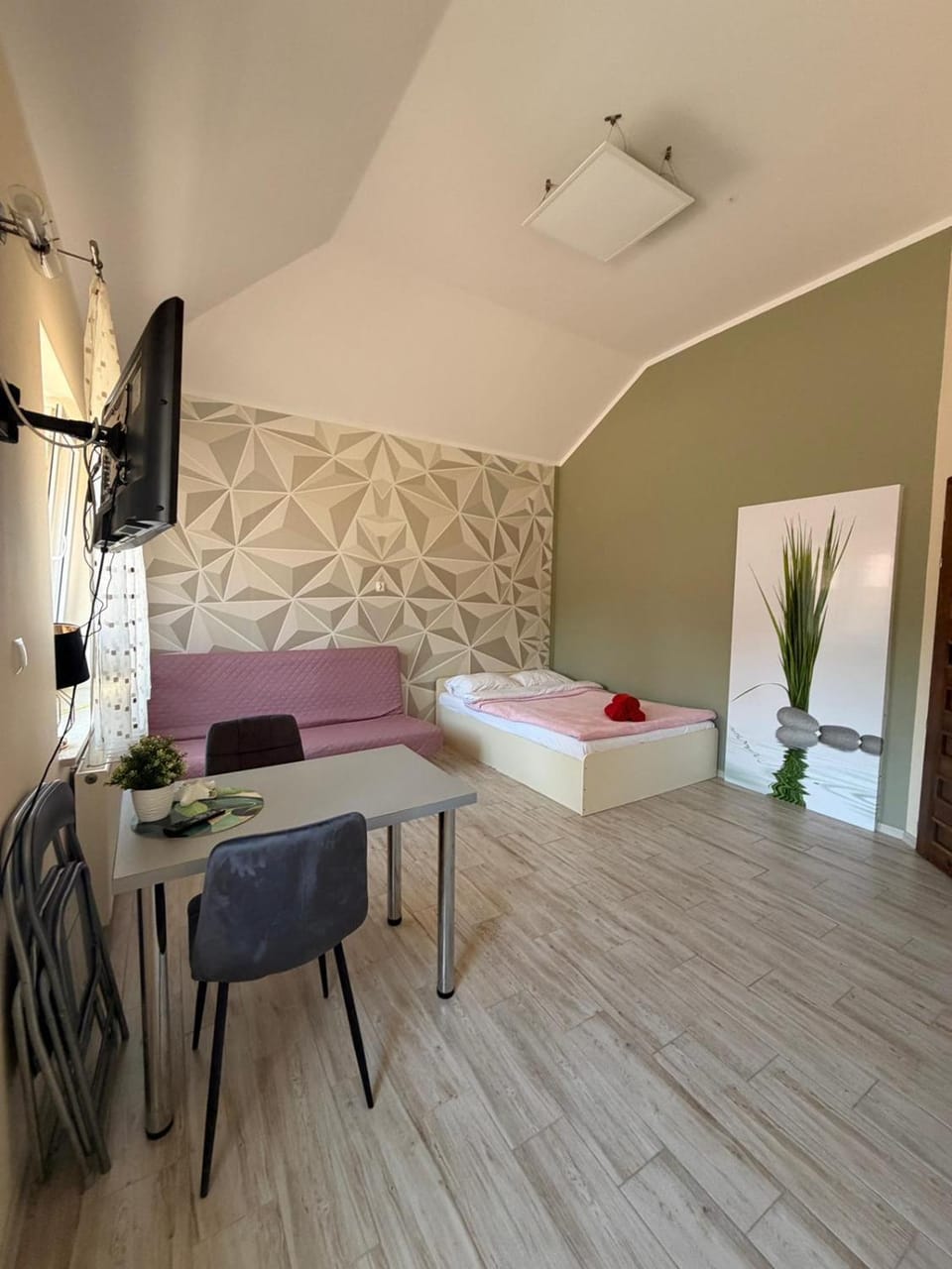 Bed, TV and multimedia