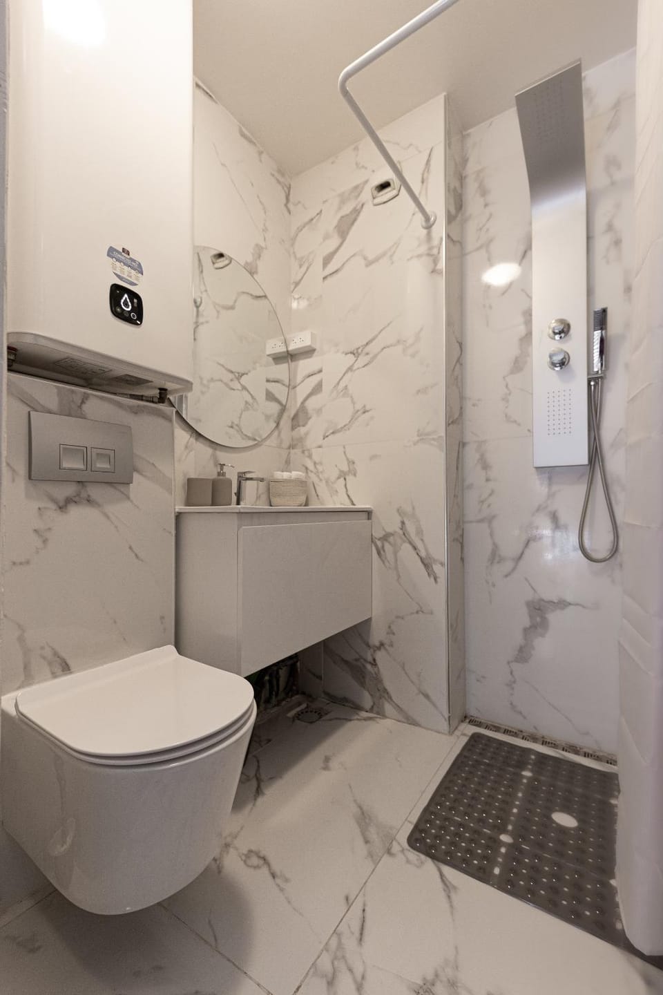 Shower, Toilet, Bathroom, towels