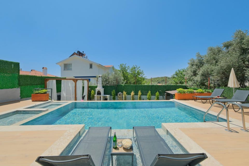 Day, Pool view, Swimming pool, sunbed