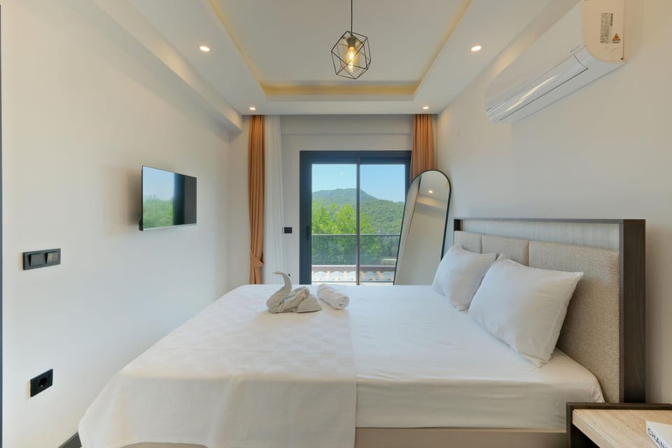 Bed, TV and multimedia, Photo of the whole room, Bedroom