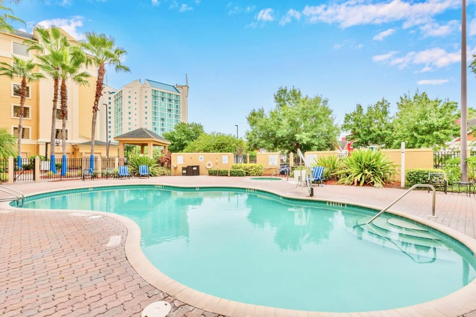 Property building, Day, Pool view, Swimming pool, sunbed