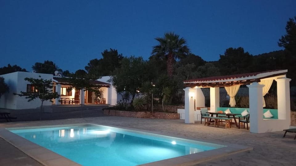 Casa Puig de Mar, con piscina y jardín' House in Ibiza