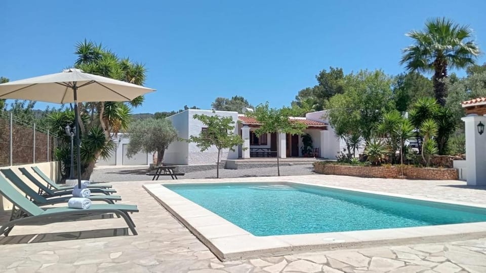 Casa Puig de Mar, con piscina y jardín' House in Ibiza