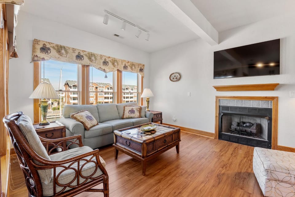 Shallowbag Bay 704 Apartment in Manteo