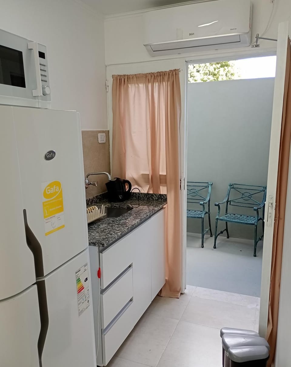 Kitchen or kitchenette, Dining area, air conditioner