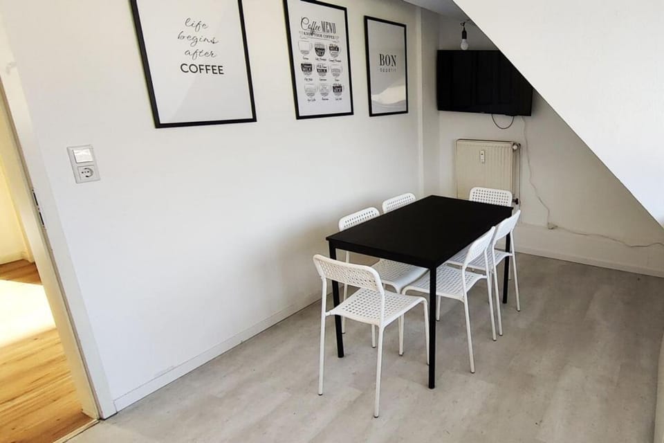 E1 Work-Ready Apartment -2 Rooms, Kitchen, Free Parking Apartment in Essen