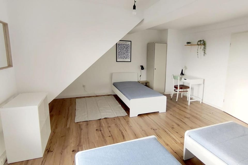 E1 Work-Ready Apartment -2 Rooms, Kitchen, Free Parking Apartment in Essen