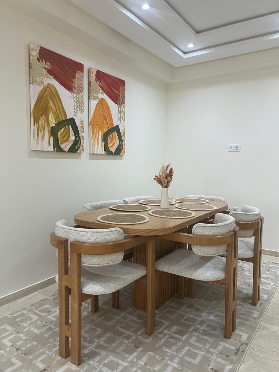 Seating area, Dining area