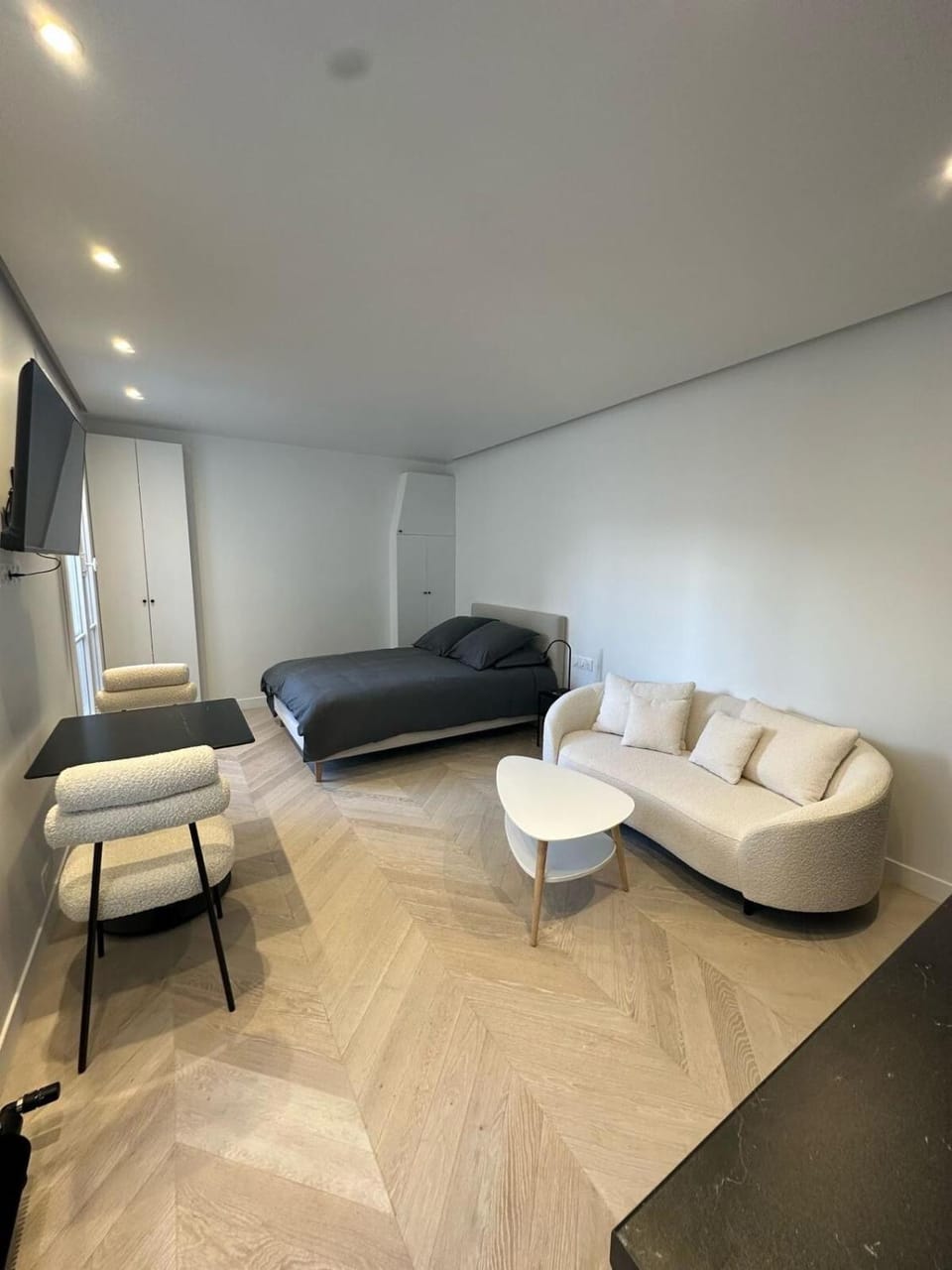 Luxury Apartment Champ de Mars Eiffel Tower Apartment in Nouvelle-Aquitaine