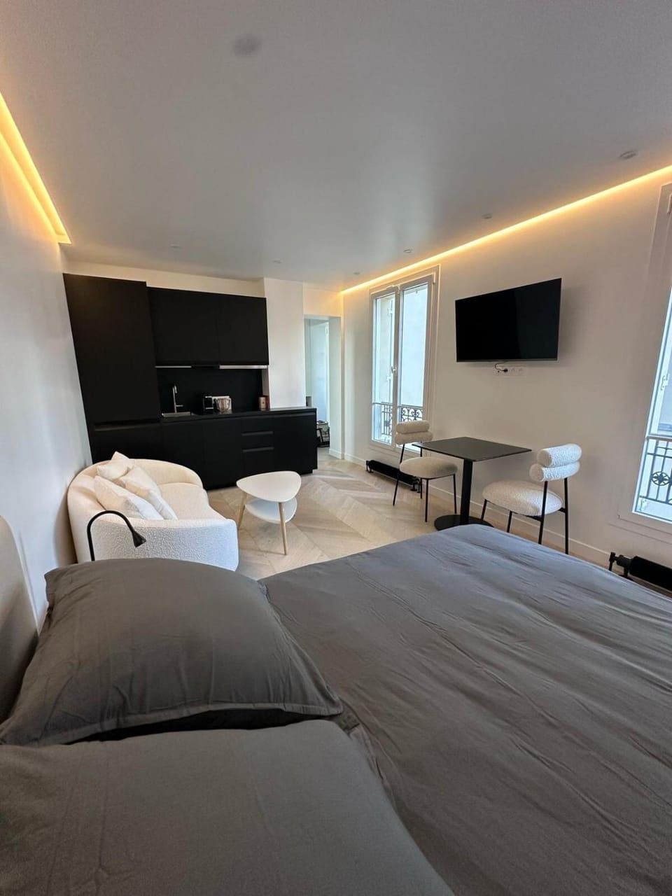Luxury Apartment Champ de Mars Eiffel Tower Apartment in Nouvelle-Aquitaine