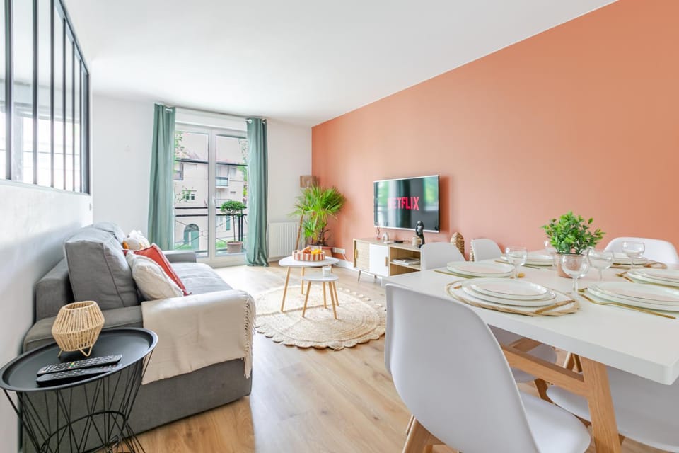 Living room, Dining area