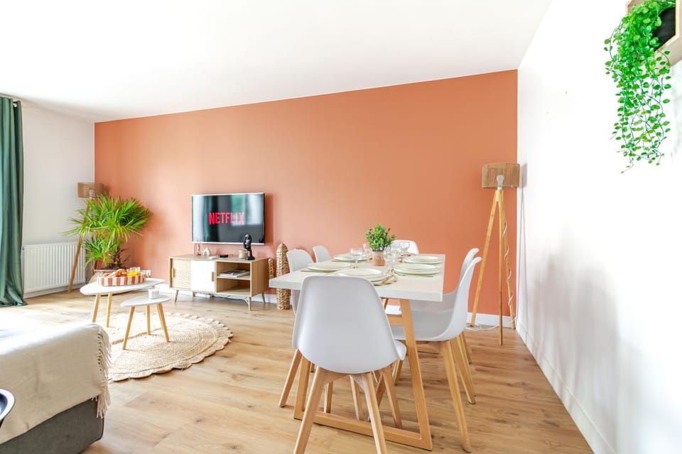 Living room, Dining area