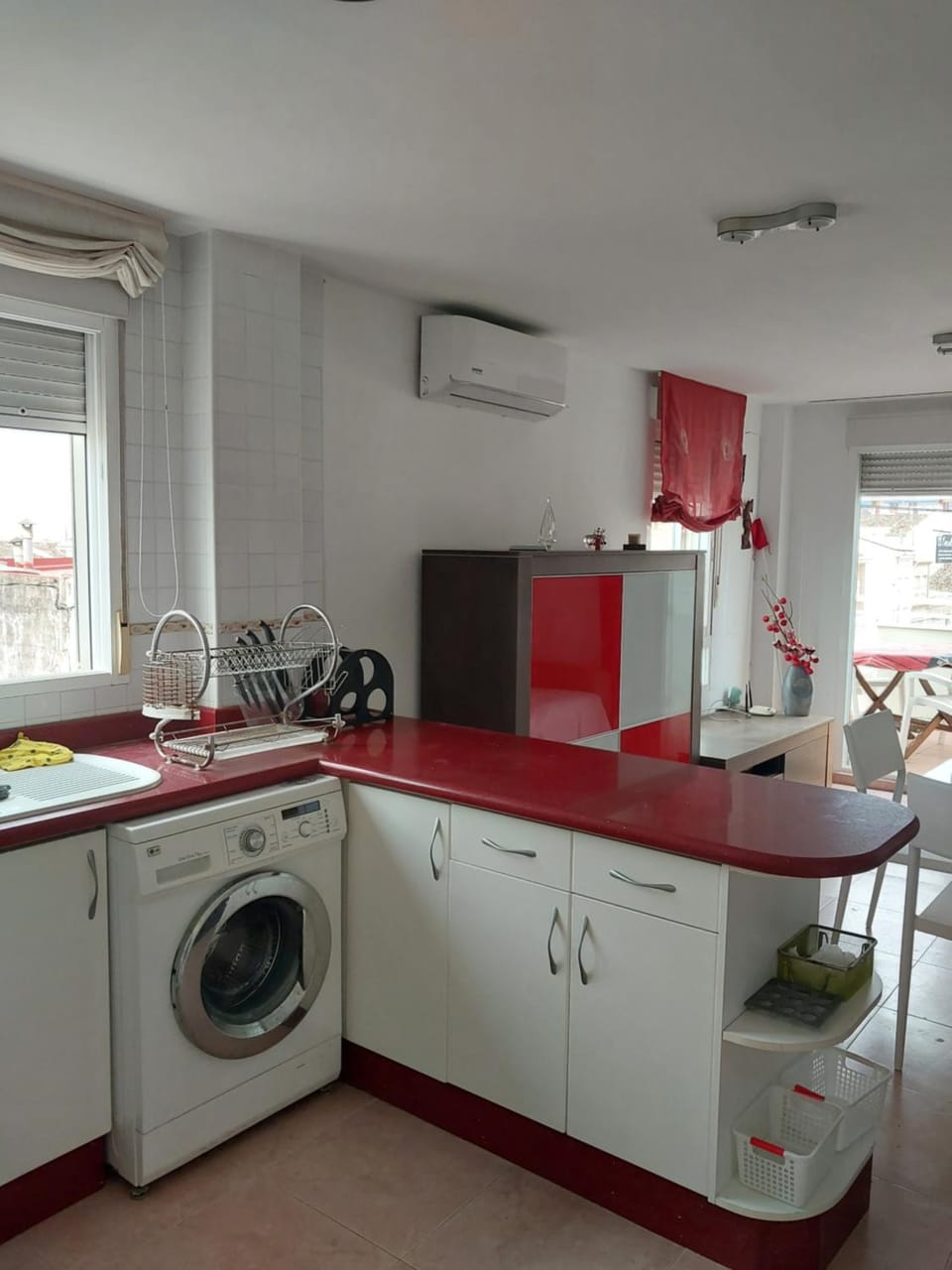 Kitchen or kitchenette, washing machine