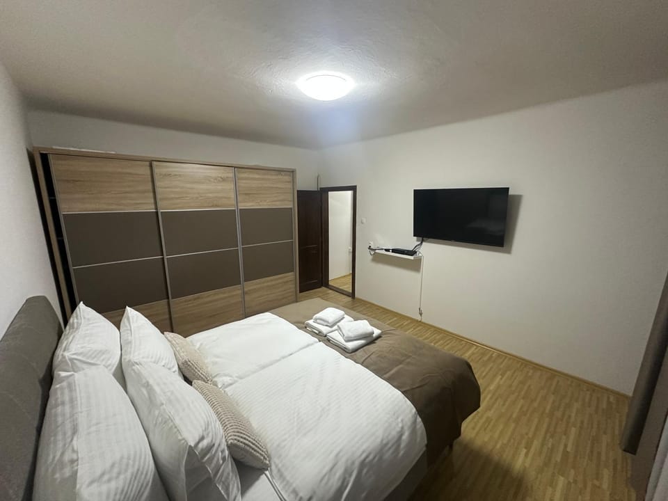 Bed, TV and multimedia, Bedroom, towels, wardrobe