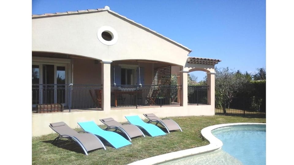 Property building, Patio, Day, Garden, Garden view, Pool view, Swimming pool, sunbed