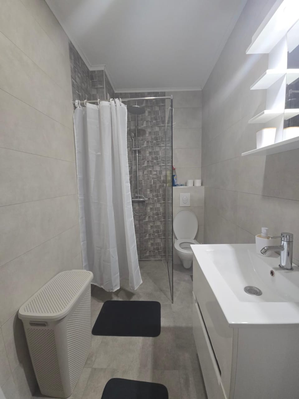 Shower, Toilet, Bathroom