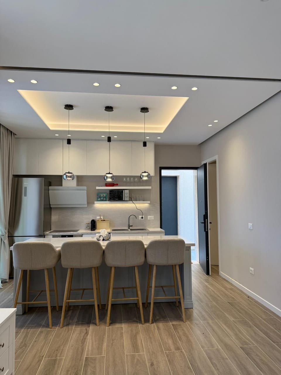 Kitchen or kitchenette, Dining area