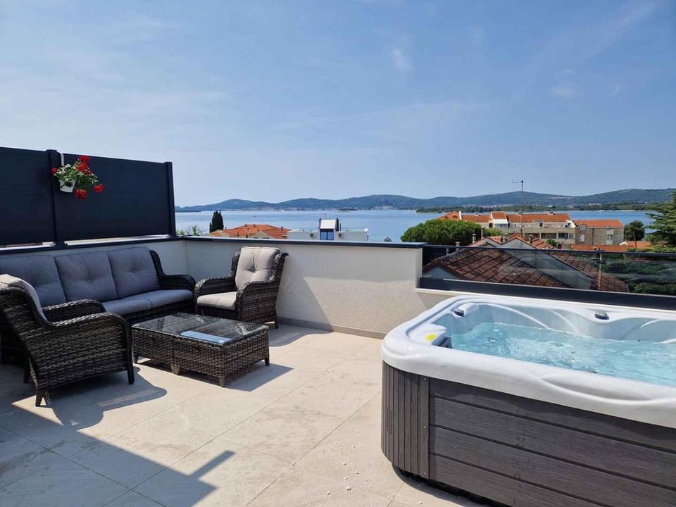 Garden, Hot Tub, Balcony/Terrace, Sea view