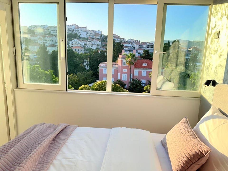 Bed, View (from property/room), City view, Mountain view
