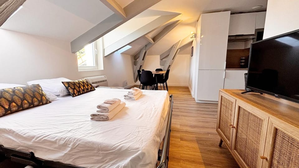 TV and multimedia, Living room, Seating area