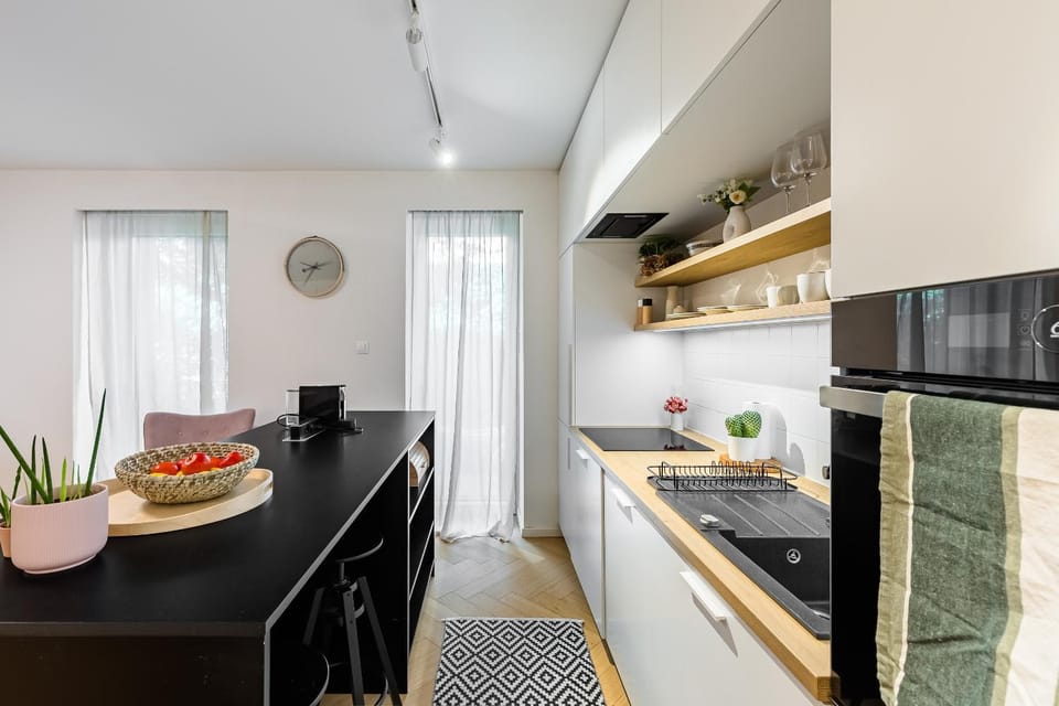 Kitchen or kitchenette, Dining area, dishwasher, oven, pet friendly, stove