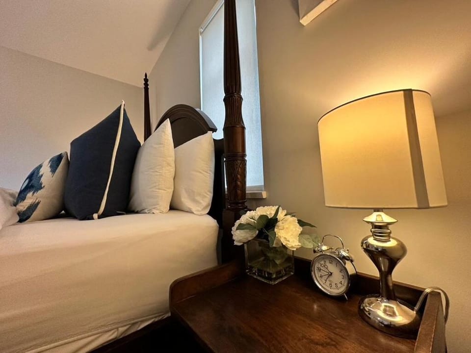 Getaway Carriage House - Great Location! Private! Apartment in Penticton