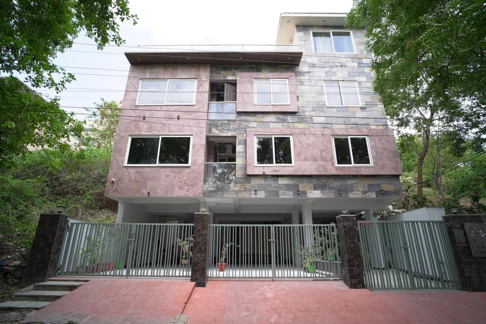Property building, Restaurant/places to eat, Breakfast