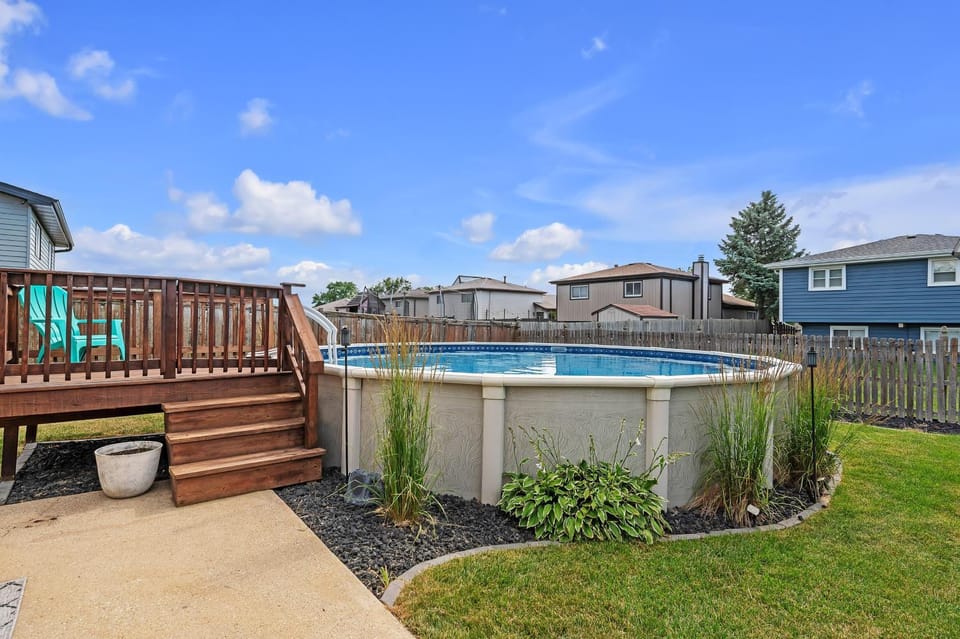 Modern Retreat with Private Pool & Yard, 10 mins to Tinley Ampitheatre home House in Tinley Park