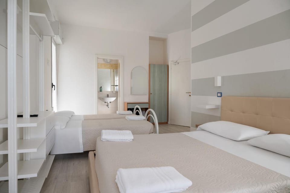 Bed, Bedroom, towels, wardrobe