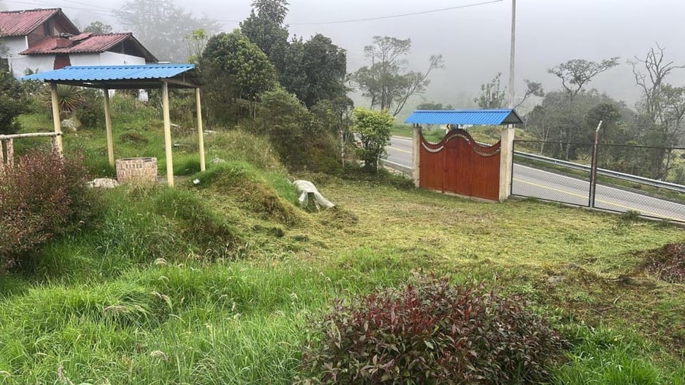 Bus completamente amoblado Campground/ 
RV Resort in Cundinamarca, Colombia