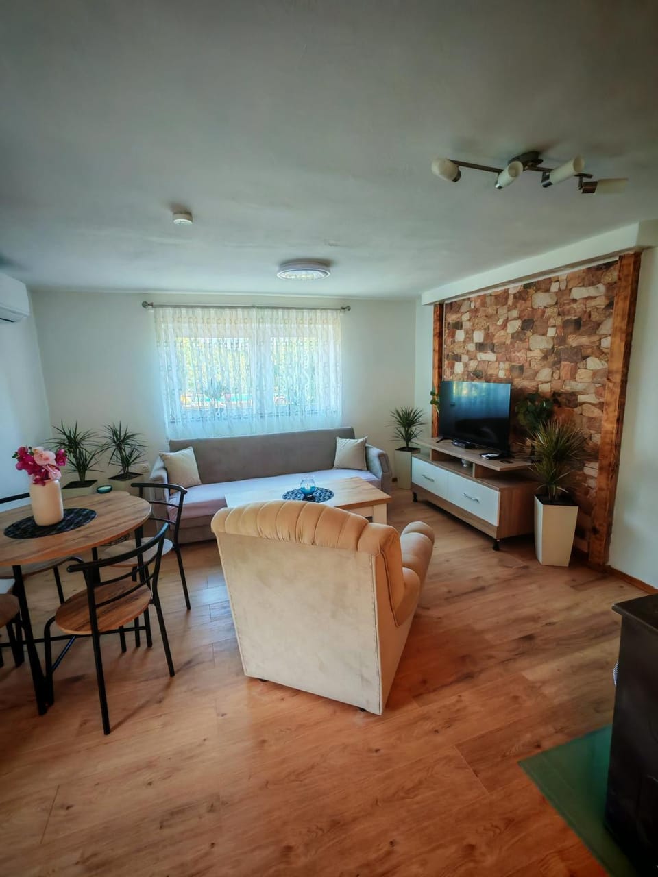 Living room, Dining area