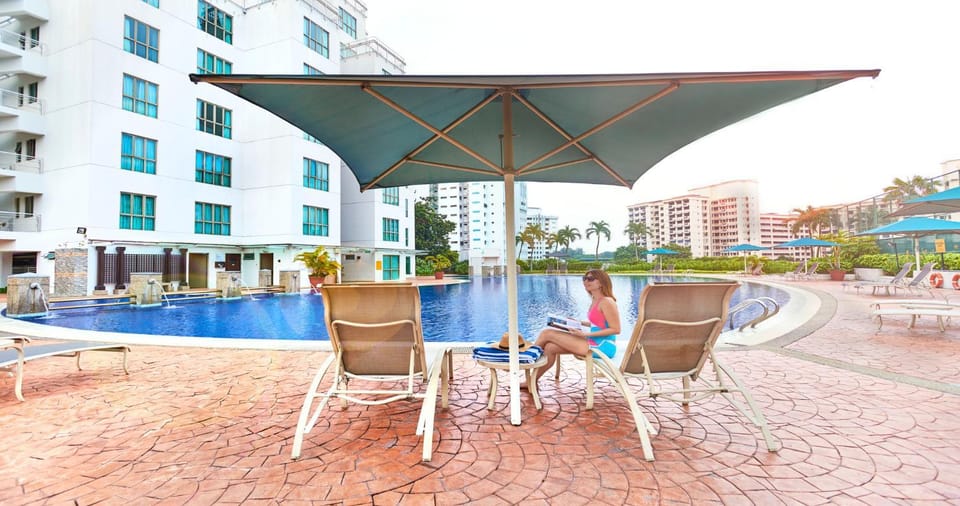 Day, Swimming pool