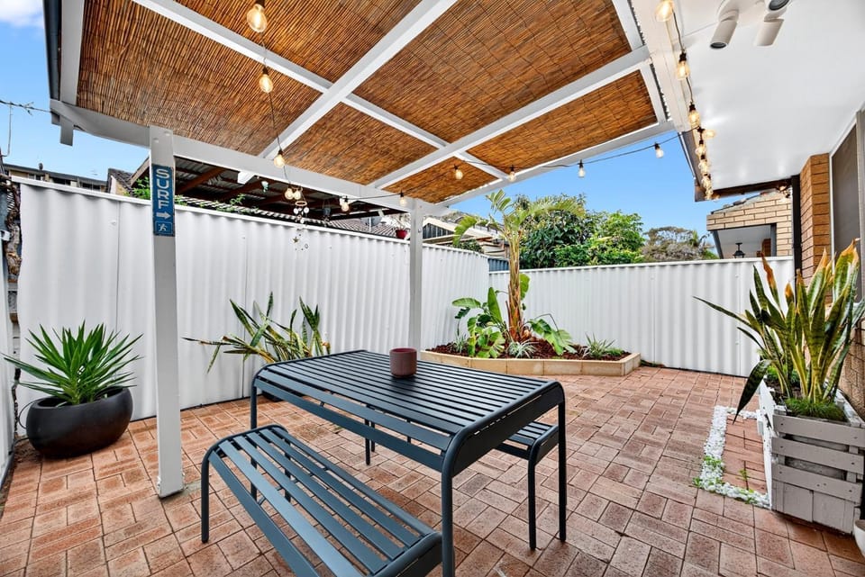 Bright 2-Bed Unit Near Scarborough Beach Apartment in Perth
