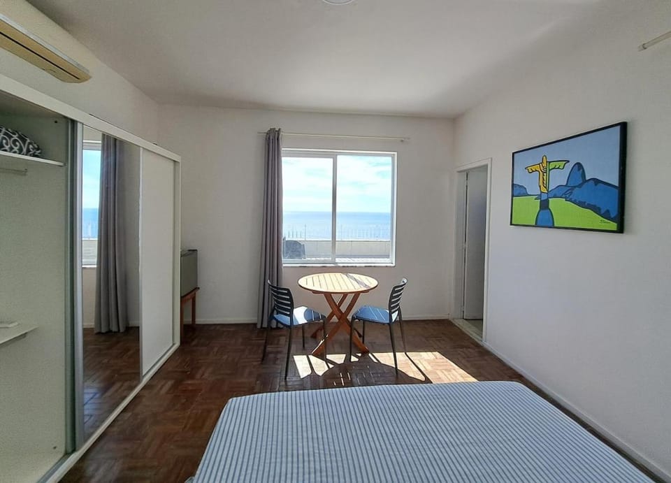 Beautiful terrace facing the beach of Copacabana Apartment in Rio de Janeiro