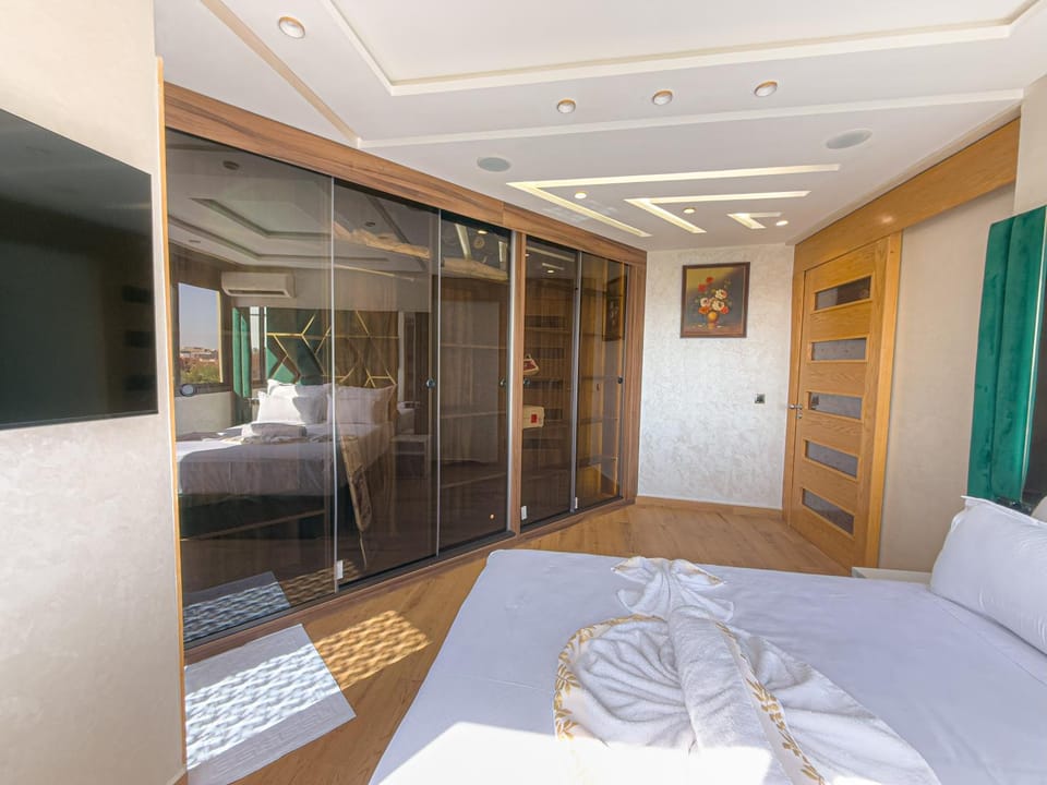 Bed, Photo of the whole room, Bedroom, wardrobe