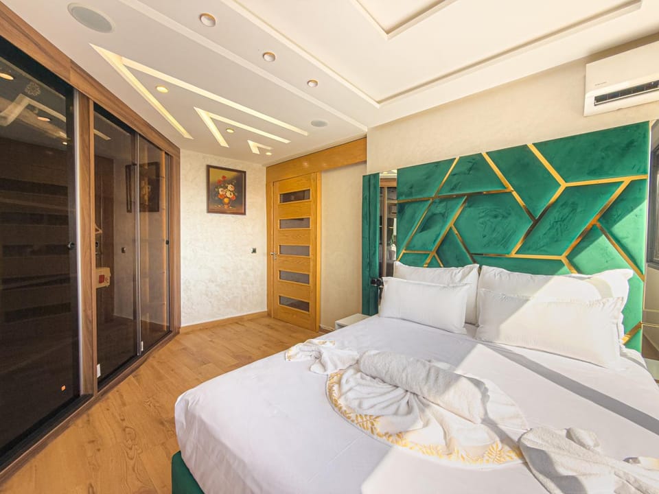 Bed, Bedroom, towels, wardrobe