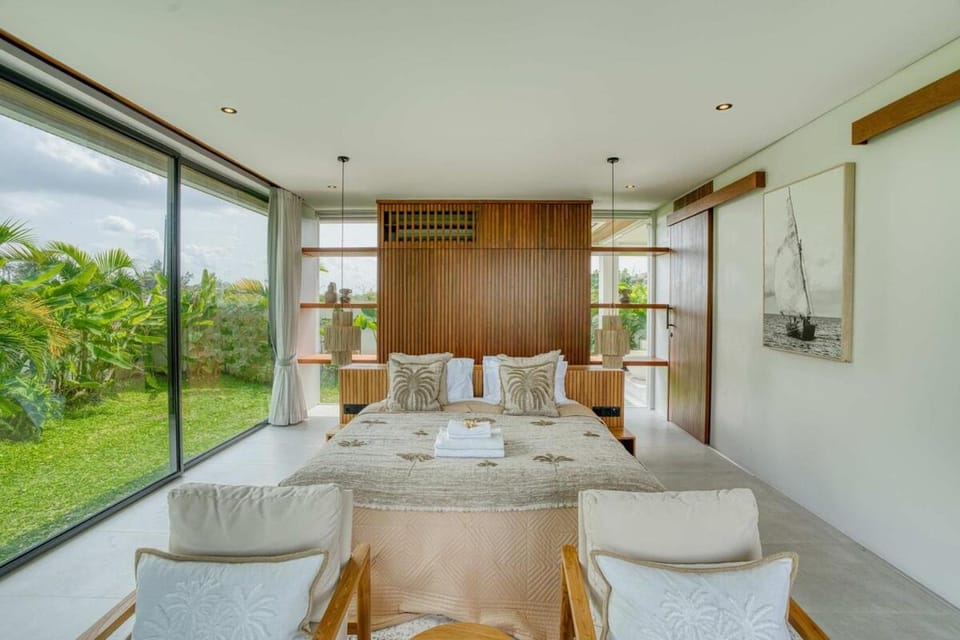 Villa M2 Bespoke 5BR Luxury Retreat in Canggu Villa in North Kuta