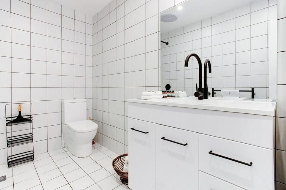 Artists Retreat in the Heart of the City 1 BR BA Apartment in Auckland