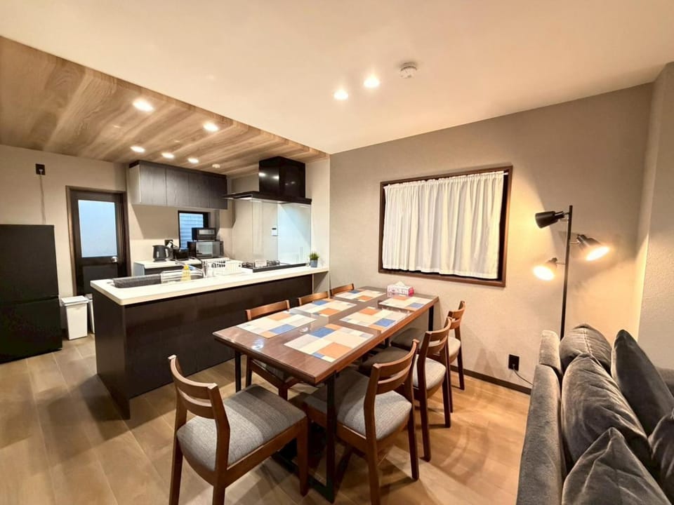 Kitchen or kitchenette, Living room, Seating area, Dining area, On site, stove