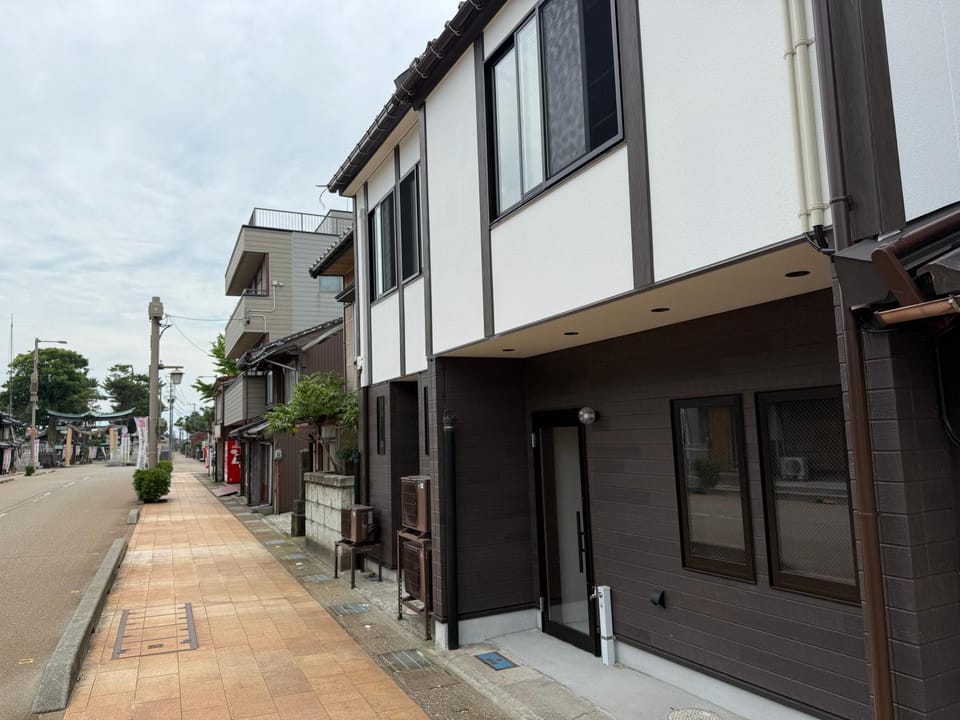 なごらーれ放生津屋 Bed and Breakfast in Ishikawa Prefecture
