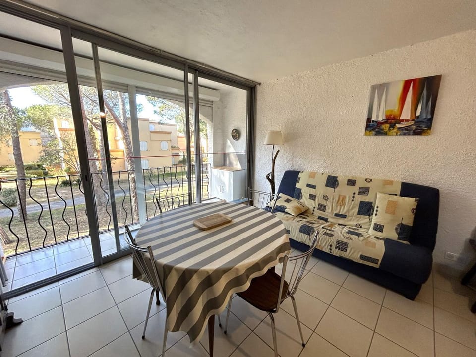 Appartement à 200m de la mer avec loggia - FR-1-837-42 Apartment in Argeles-sur-Mer