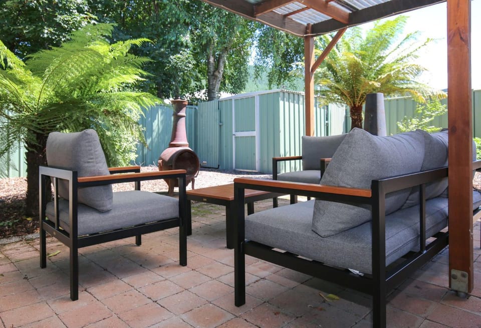 Patio, Garden, View (from property/room), Seating area, Garden view, fireplace