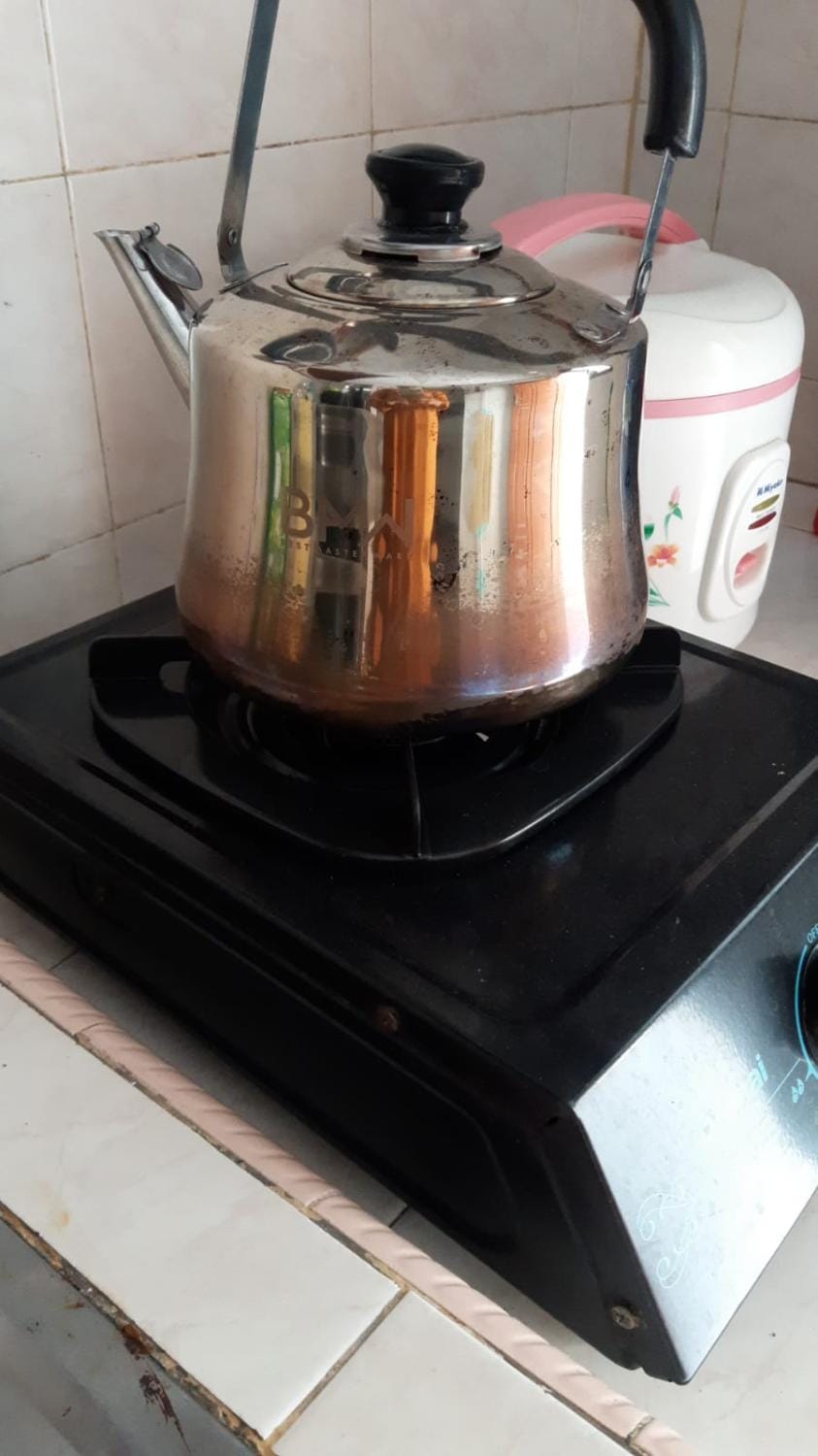 Coffee/tea facilities, Kitchen or kitchenette, stove
