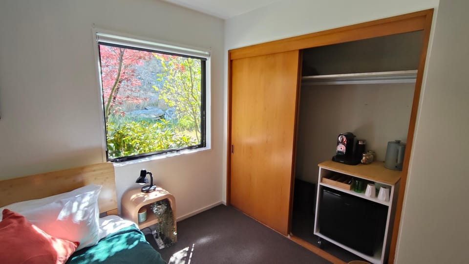 Kitchen or kitchenette, Bedroom