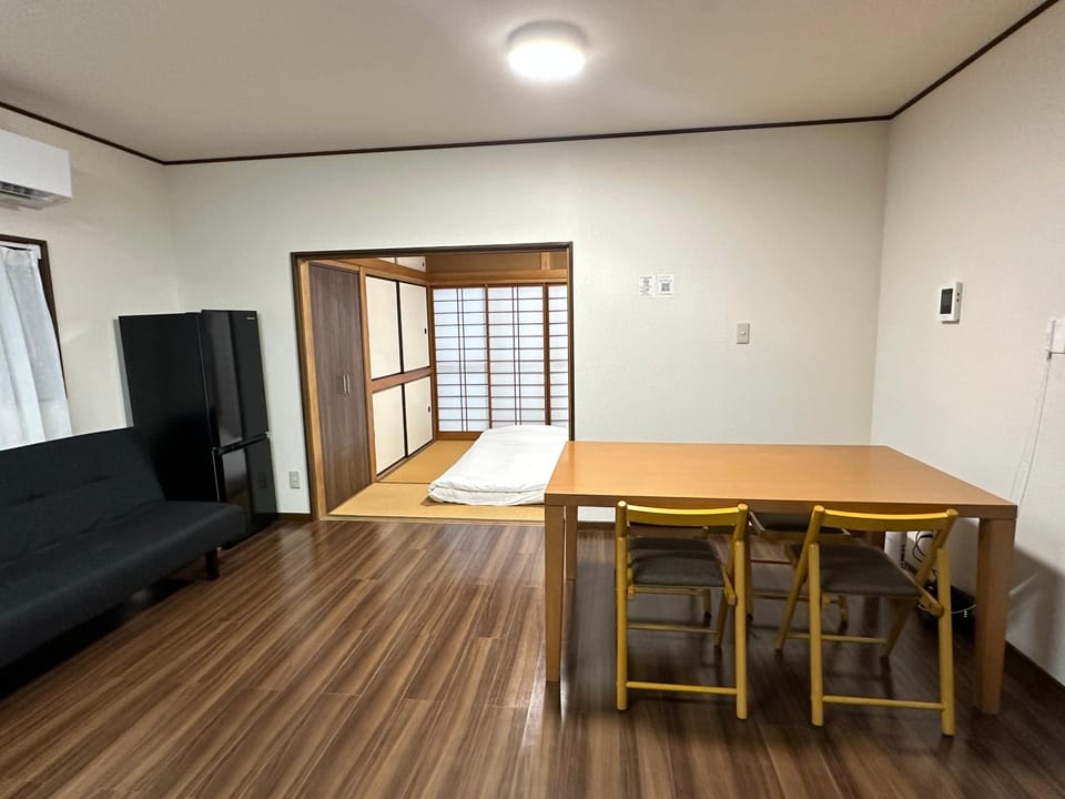 Living room, Seating area, Dining area, air conditioner