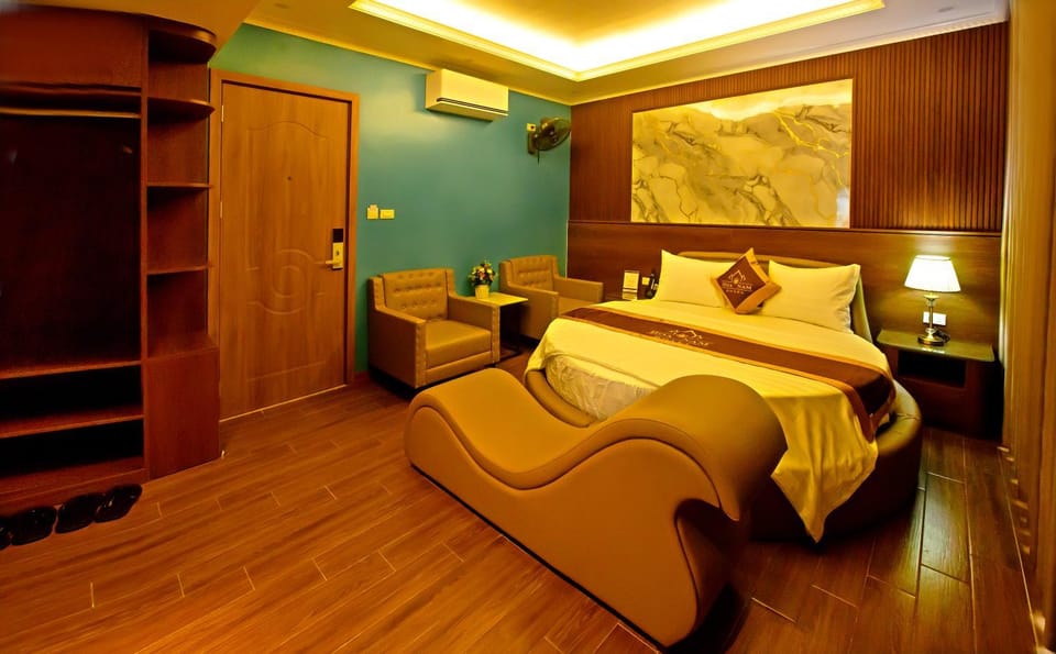 Hoa Nam Hotel Việt Hưng Hotel in Laos