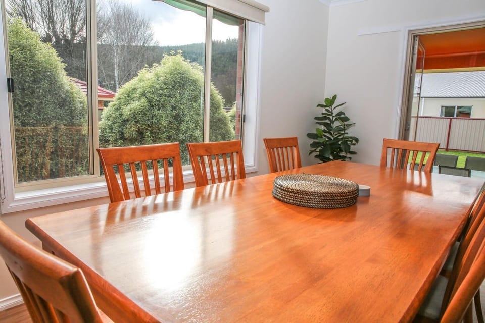 Patio, Living room, Seating area, Dining area, Garden view, heating, air conditioner