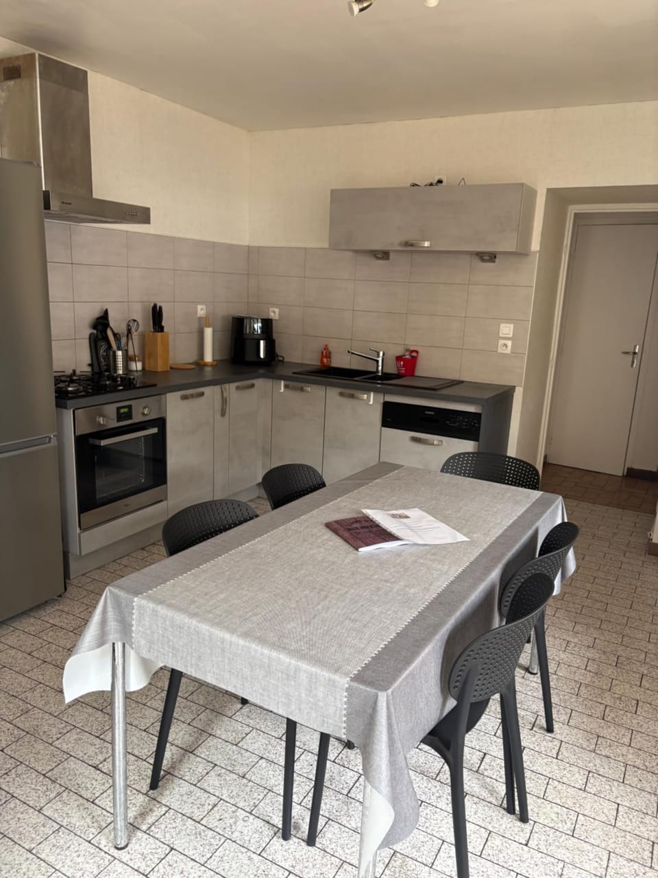 Coffee/tea facilities, Kitchen or kitchenette, Dining area, pet friendly, stove, toaster