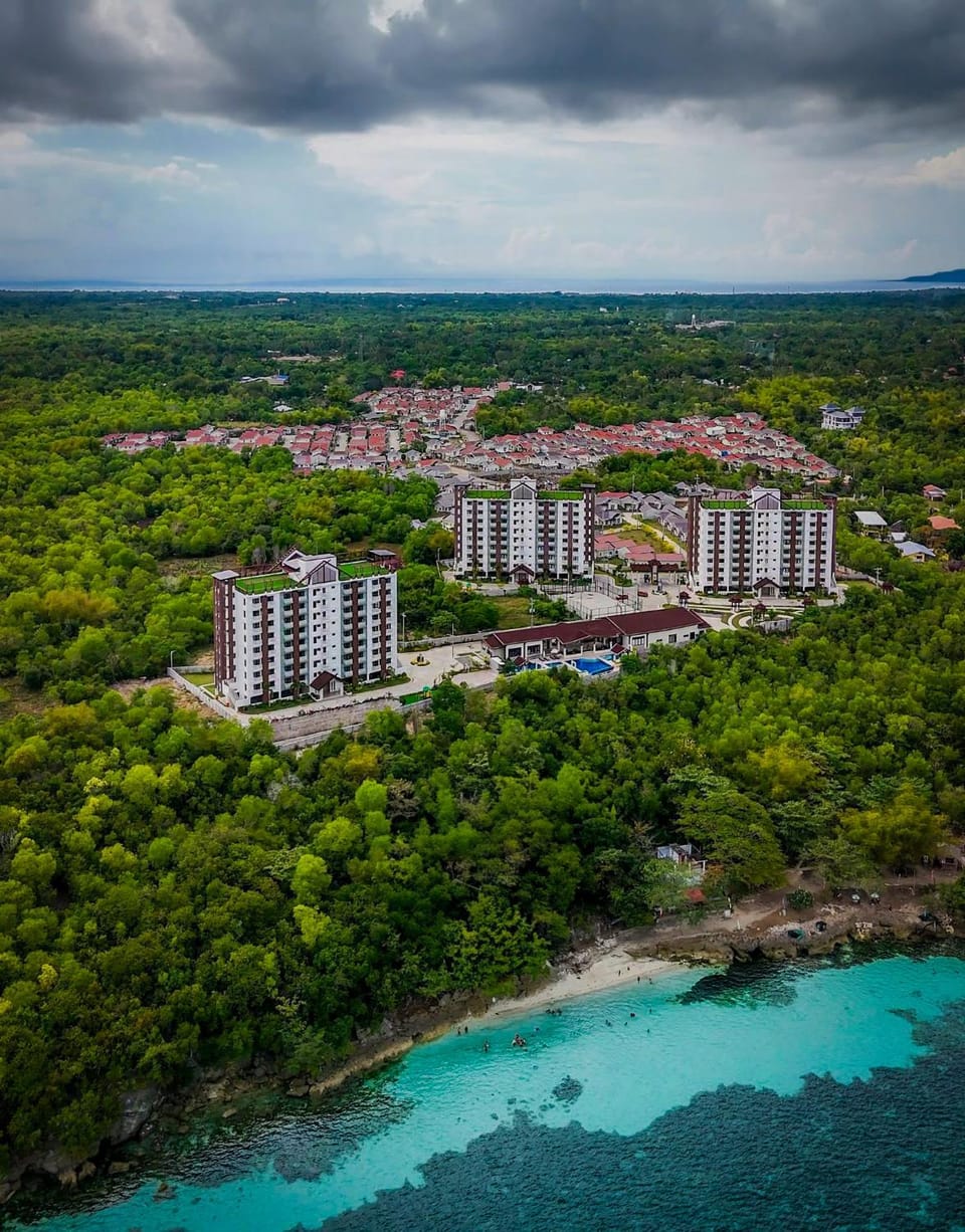 Aqua Horizon Art Studio Condo Apartment in Central Visayas